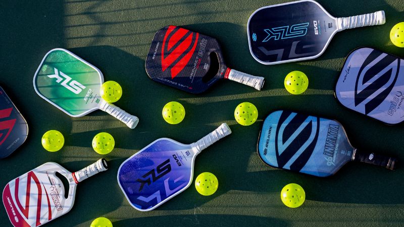 Chọn đúng hình dạng vợt pickleball Selkirk nhằm hỗ trợ người chơi thích nghi dễ dàng với các tình huống trên sân