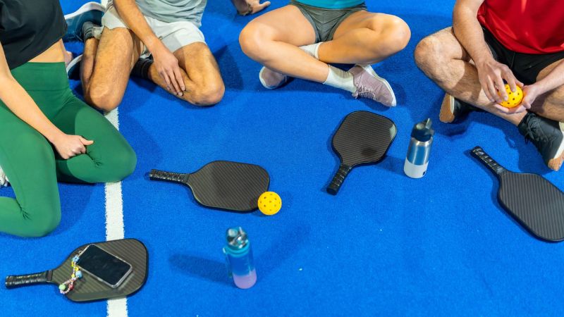 Mua giày, vợt chơi pickleball chính hãng tại Sneaker Daily