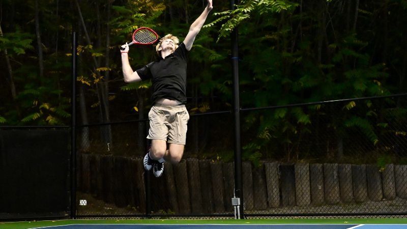TYPTI đòi hỏi cường độ vận động cao hơn pickleball do loại bỏ vùng cấm và độ nảy bóng cực lớn