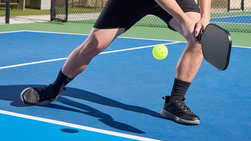Đau gót chân khi chơi pickleball do đâu? Do kỹ thuật di chuyển và lối chơi không đúng