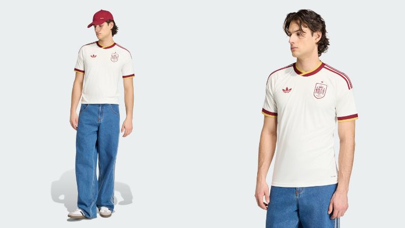 Áo đấu trên sân khách của đội Tây Ban Nha sở hữu phối màu độc đáo