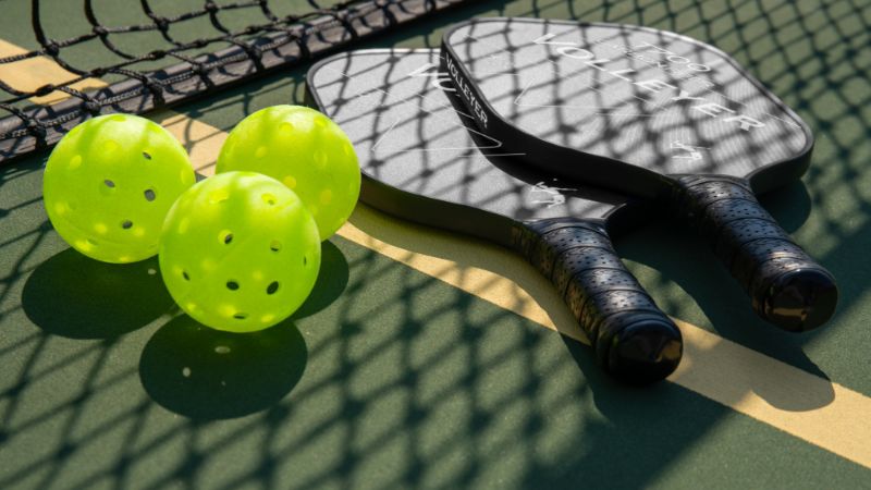 So sánh vợt pickleball thiên kiểm soát và thiên sức mạnh để lựa chọn phù hợp với phong cách thi đấu