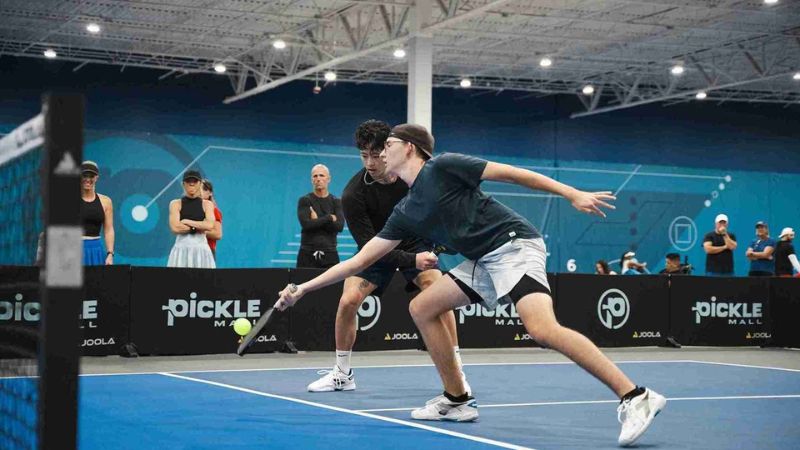 Chiến thuật cô lập trong pickleball là kỹ thuật tấn công liên tục vào một đối thủ