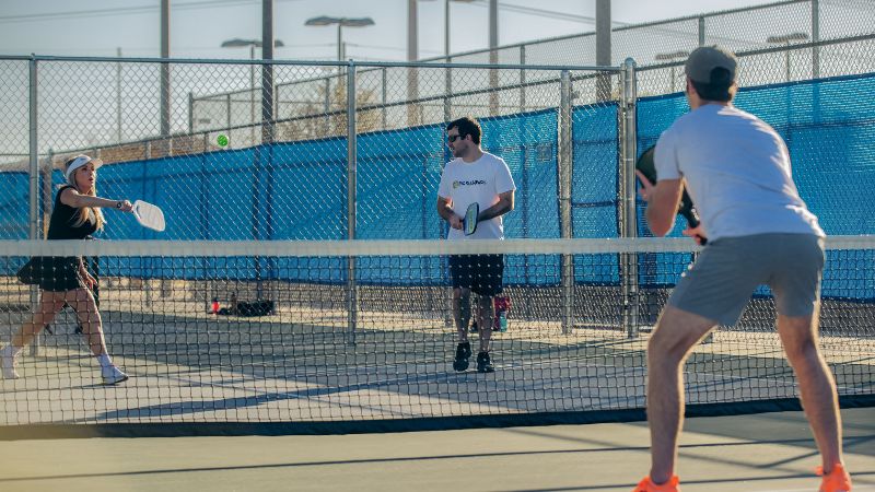Chiến thuật cô lập được ưa chuộng bởi vì pickleball là một môn thể thao của xác suất