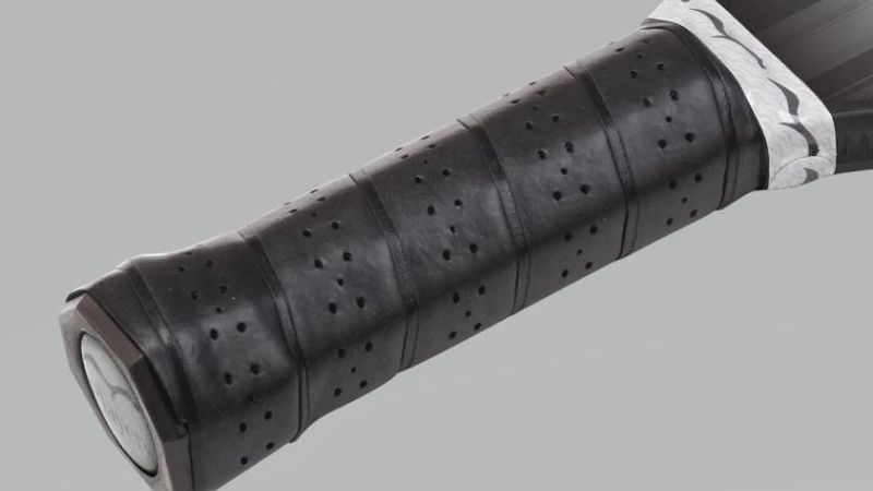 Chọn cán quấn vợt pickleball phù hợp với grip gốc mang lại cảm giác cầm chắc và ổn định