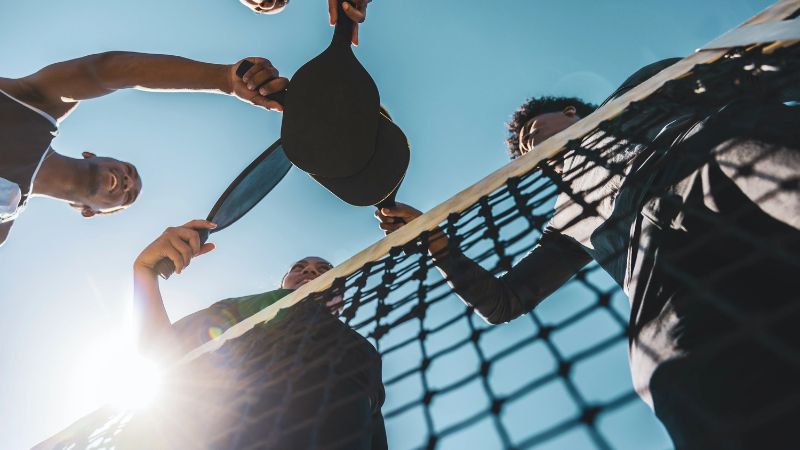 Đánh đôi nên chọn vợt pickleball gì