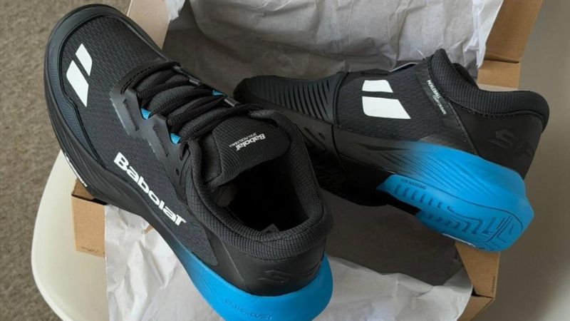 Babolat SFX 4 là một mẫu giày pickleball nam được nâng cấp với độ êm và độ bám sân