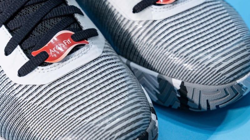 Chất liệu của đôi Skechers Viper Court Elite 2.0 được làm từ lưới thể thao và các mảng TPU gia cố
