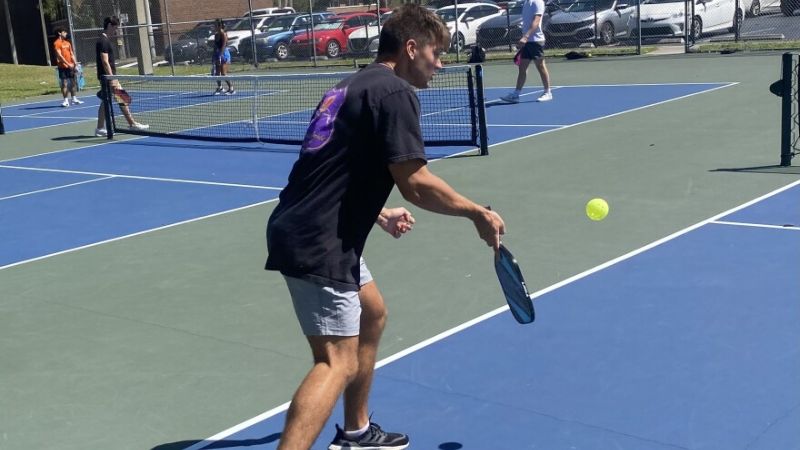 Nhóm người chơi 25 - 45 tuổi dễ bị đột quỵ tim khi chơi pickleball do chịu ảnh hưởng của các yếu tố sinh hoạt và dinh dưỡng
