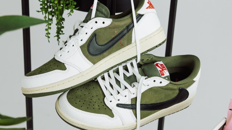 Hướng dẫn phối đồ với Travis Scott × Nike Air Jordan 1 Low OG SP "Reverse Olive"
