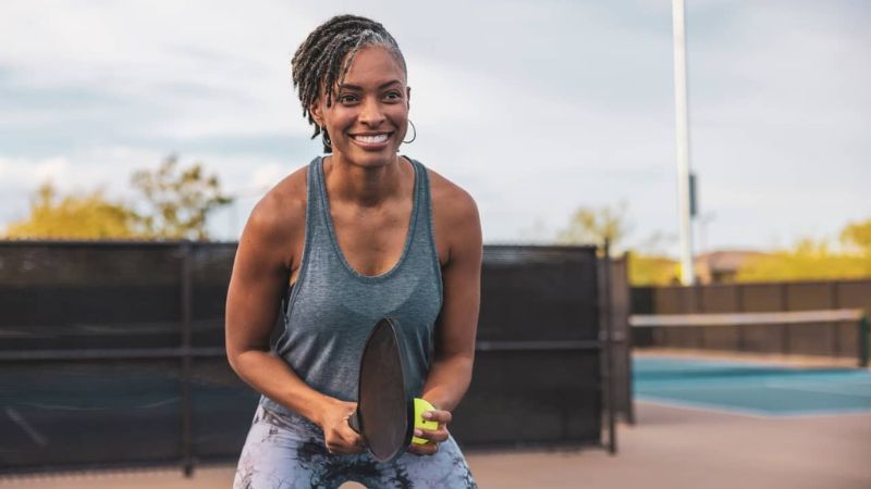 Chia nhỏ thời gian chơi pickleball giúp giảm áp lực lên vùng vai và ngực sau phẫu thuật