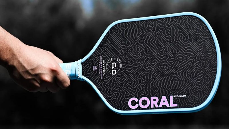 Review Six Zero Coral giúp khám phá thiết kế all-court cân bằng, phù hợp nhiều phong cách chơi pickleball