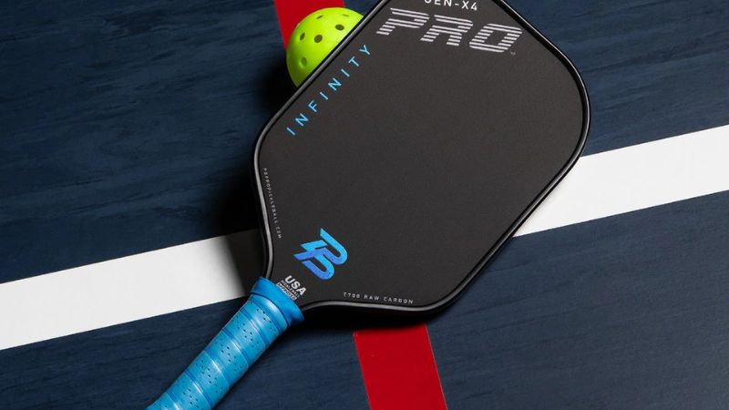 Vợt pickleball elongated vs standard đều có điểm giống nhau về chất liệu, tuân thủ quy định và công nghệ lõi