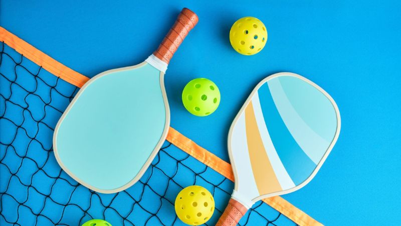 Tìm kiếm vợt pickleball phù hợp với người chơi bị viêm khuỷu tay tại Sneaker Daily