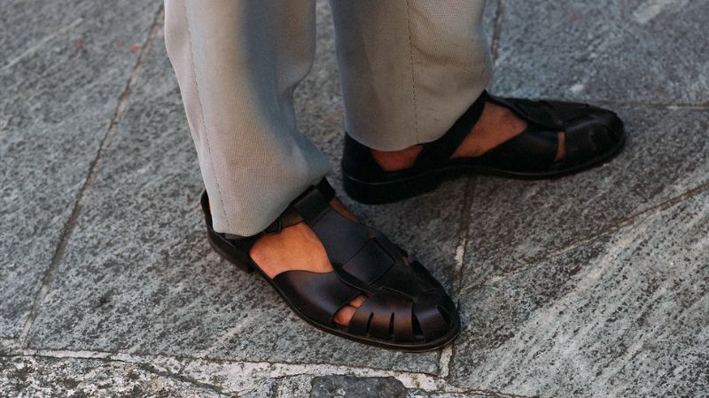 Sneaker Daily là địa chỉ mua dép da phong cách Old Money uy tín