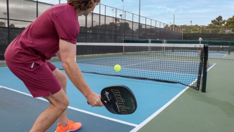 xử lý những cú dink hiểm hóc trong pickleball
