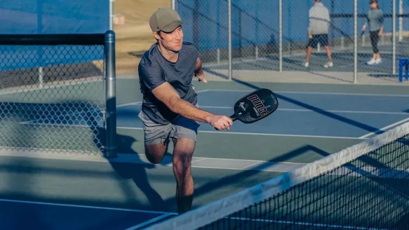 Làm chủ Kitchen bằng cách xử lý những cú dink hiểm hóc trong pickleball với phản xạ linh hoạt hơn.