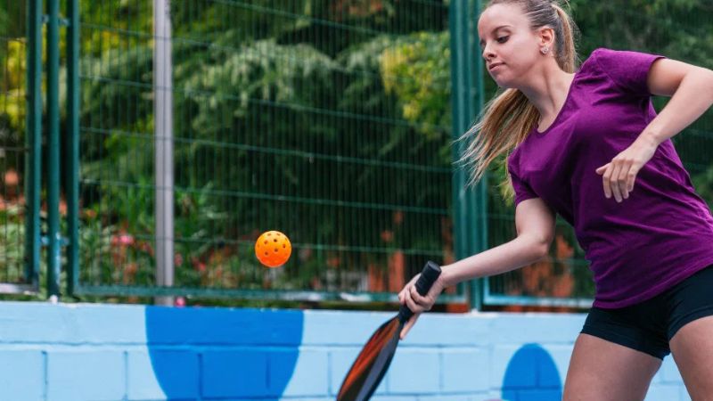 Sai lầm phổ biến khiến người chơi khó kiểm soát lực trong pickleball