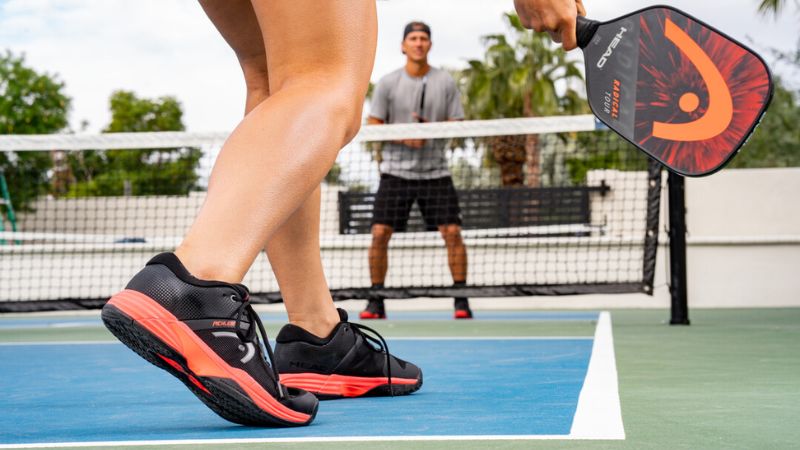 Làm quen với giày pickleball mới mua thuận lợi hơn khi chọn sản phẩm chính hãng, đúng size và phù hợp bàn chân