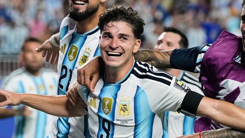 Công nghệ AEROREADY và HEAT.RDY giúp áo đấu Argentina World Cup 2026 luôn khô thoáng khi thi đấu.