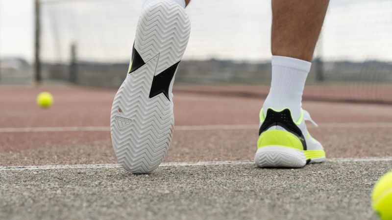 review adidas Defiant Speed 2 đánh giá độ bám sân và thiết kế đế xương cá