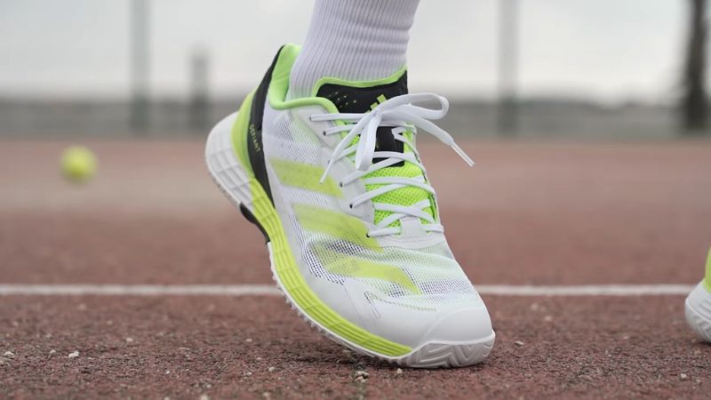 Upper lưới adidas Defiant Speed 2 mang lại độ thoáng khí vừa phải khi tập luyện