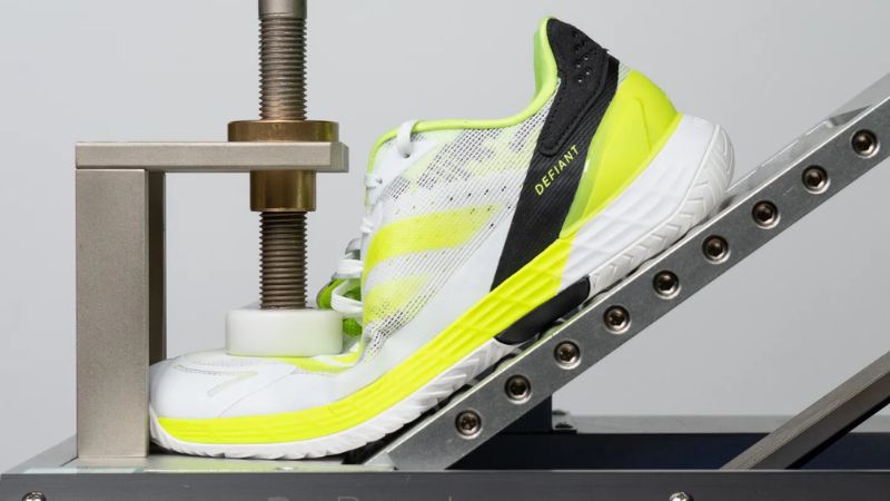 Độ bền adidas Defiant Speed 2 nổi bật ở mũi, gót và đế ngoài khi sử dụng