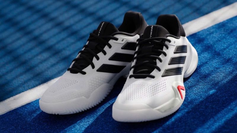 Thiết kế adidas Barricade 14 thiên về ổn định, chắc chắn và hỗ trợ người chơi pickleball