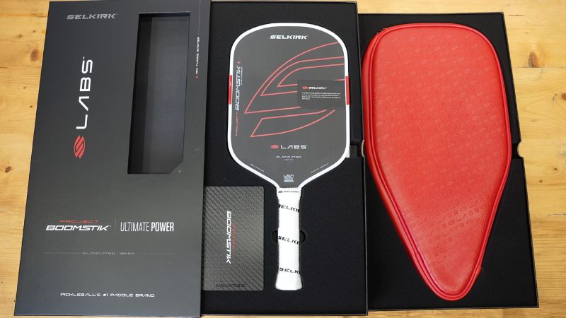 Selkirk Boomstik nổi bật với định hướng power, lõi BoomCore và bề mặt Multistrata T700 Carbon ba lớp