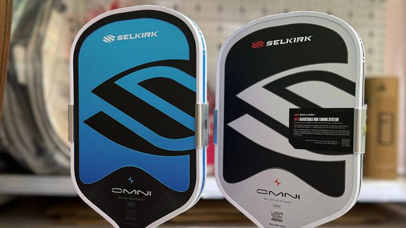 Hệ thống MOI Tuning trên Selkirk Omni cho phép tháo rời và bố trí tạ linh hoạt quanh viền vợt