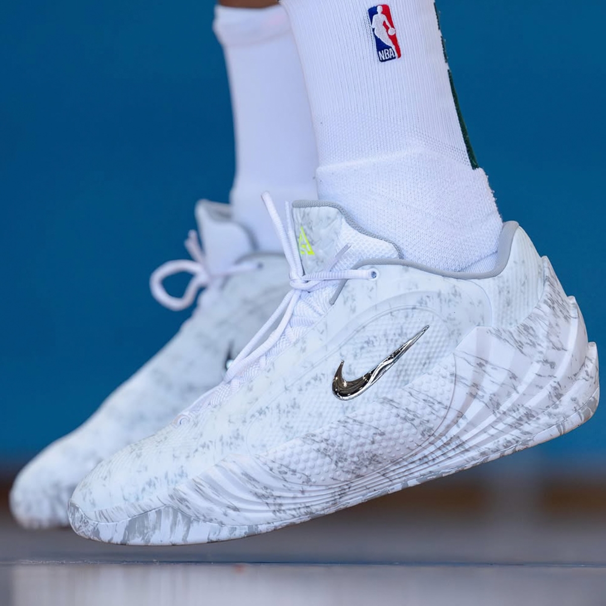 Nike Giannis Freak 8 LE EP 'White Light Smoke Grey Silver' JA1402-100 Nike Giannis Freak 8 LE EP 'White Light Smoke Grey Silver' JA1402-100