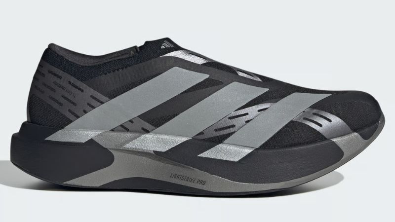 Đế giữa Lightstrike Pro kết hợp tấm nylon xoắn tăng độ nảy và ổn định