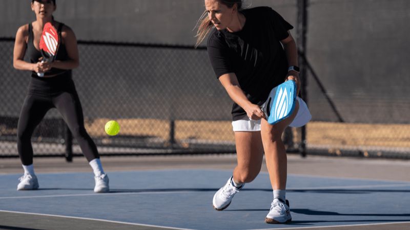 Cách vượt trình độ 3.5 pickleball hiệu quả hơn khi người chơi biết xử lý bóng theo từng vị trí trên sân
