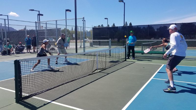 Đánh bóng sâu để chiếm ưu thế trong pickleball với điểm rơi sát cuối sân chính xác