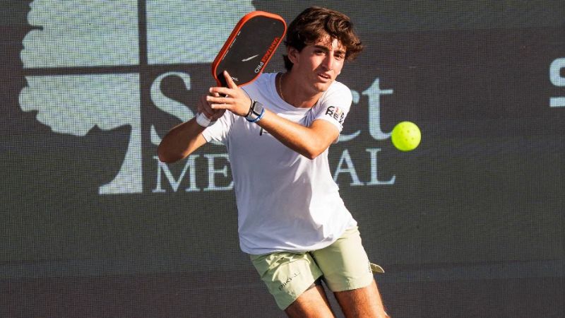 Gabe Tardio mang G1 Court Shoe thi đấu tại Select Medical Orange County Cup ở California