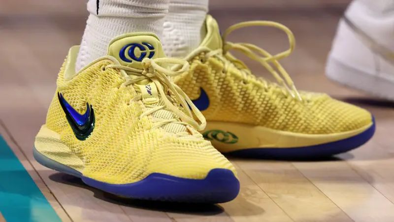 Form cổ thấp cùng hệ thống Opticast giúp Nike Caitlin 1 tăng khả năng ôm chân và kiểm soát.