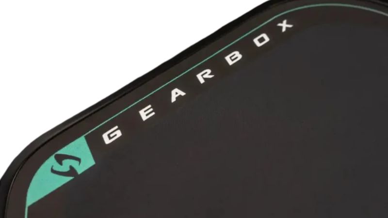 Gearbox Pressure X nổi bật với vùng sweet spot rộng, cấu trúc carbon gia cường và hai lựa chọn cảm giác bóng