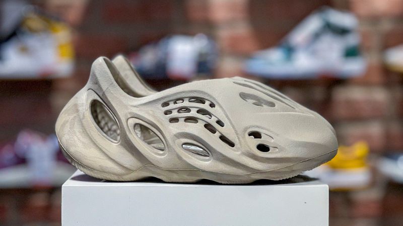 Hướng dẫn chọn size giày Nike ReactX Rejuven8 khi từng mang Foam Runner