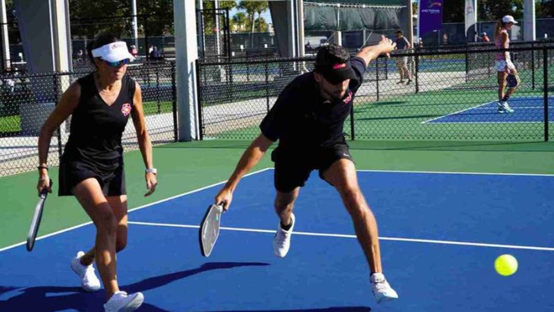 Người chơi pickleball 4.0 cải thiện kỹ thuật footwork trên sân