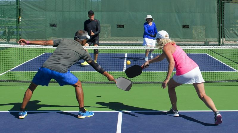 Lỗi di chuyển chân mà người chơi pickleball 4.0 hay mắc khi lùi chân