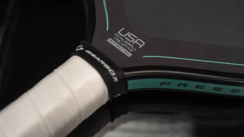 Giá Gearbox Pressure X 8M tại Mỹ là 279,99 USD, thuộc phân khúc vợt pickleball cao cấp