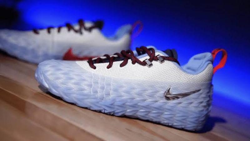Review Nike ST Charge với đế XDR-X và vân xương cá tăng độ bám sân outdoor