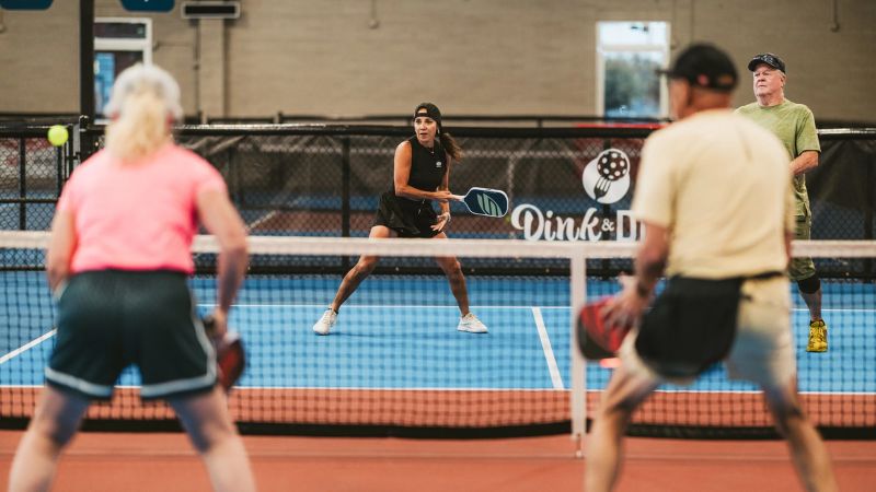 Vì sao nữ là mục tiêu trong đánh đôi nam nữ pickleball?