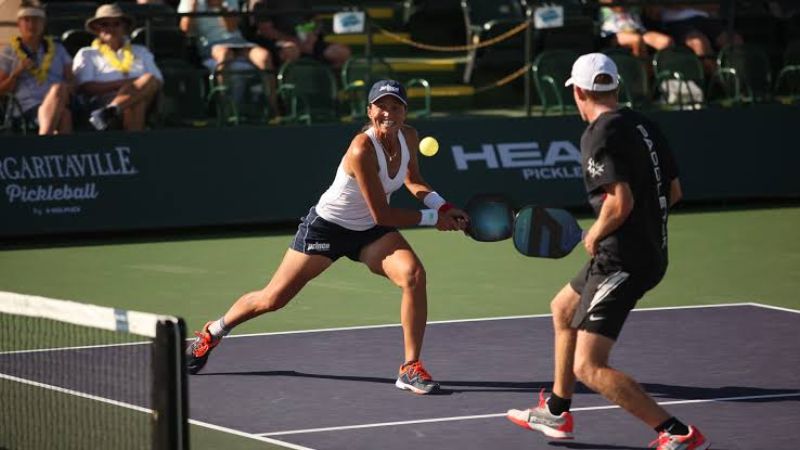Vì sao nữ là mục tiêu trong đánh đôi nam nữ pickleball?