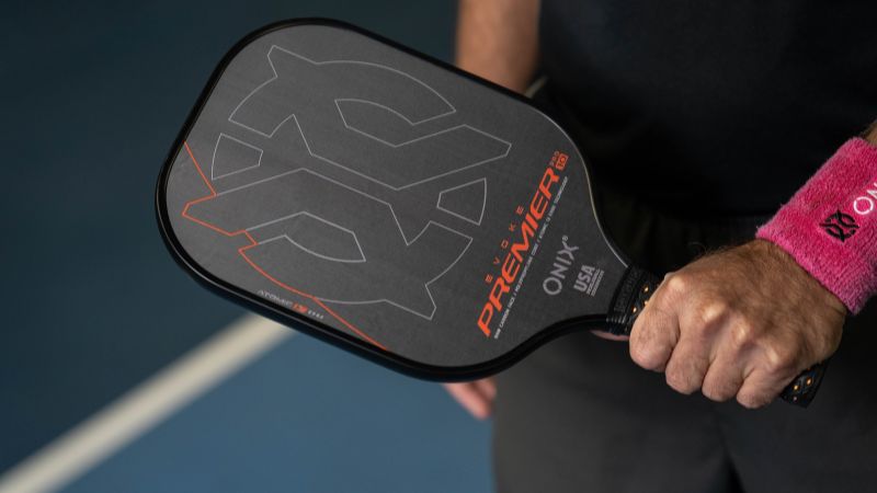 Mặt carbon và lõi core là tiêu chí quan trọng khi chọn vợt